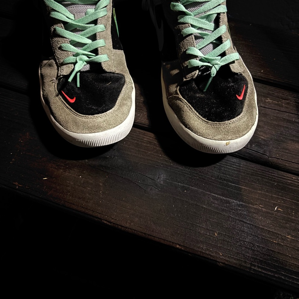 Men's Casual Suede Sneakers in Khaki and Black with Mint Laces